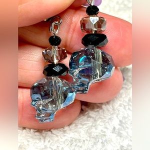 💀Really cool Swarovski skull earrings with blue tones and black accent!